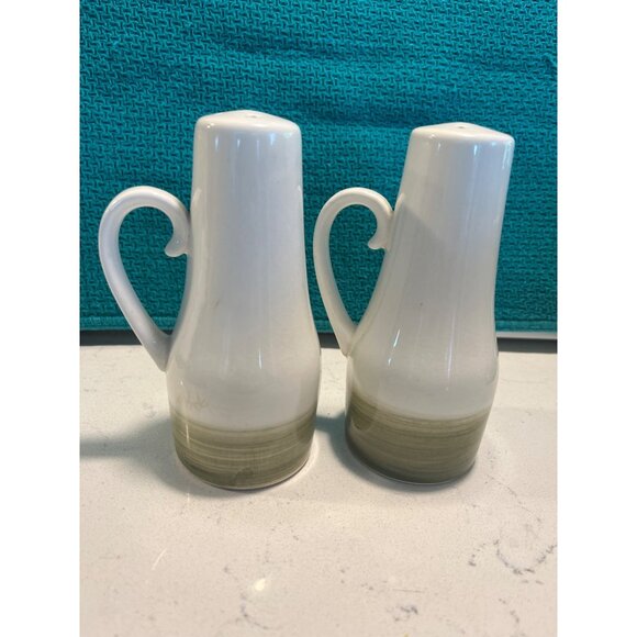 Mid-Century Modern Ceramic Salt&Pepper Handled Shakers Blue Daisies - Picture 2 of 5